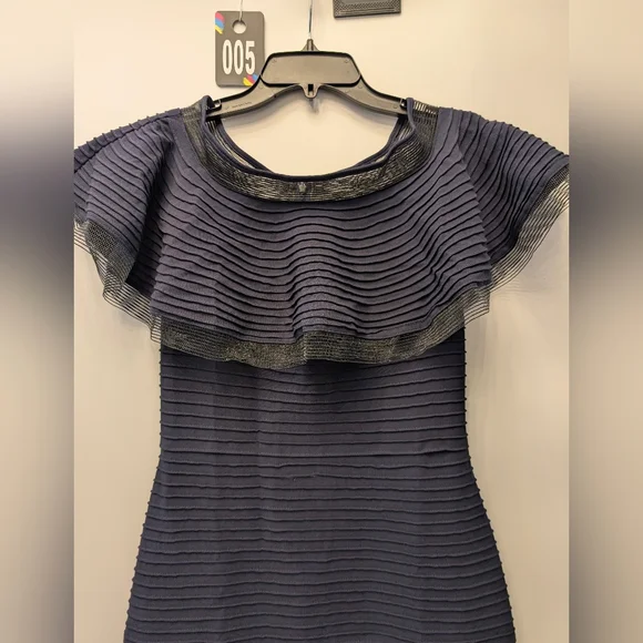 Tadashi Shoji Navy Blue Ruffle Pintuck Maxi Party‎ Bodycon Stretchable Sz XS - Picture 3 of 11